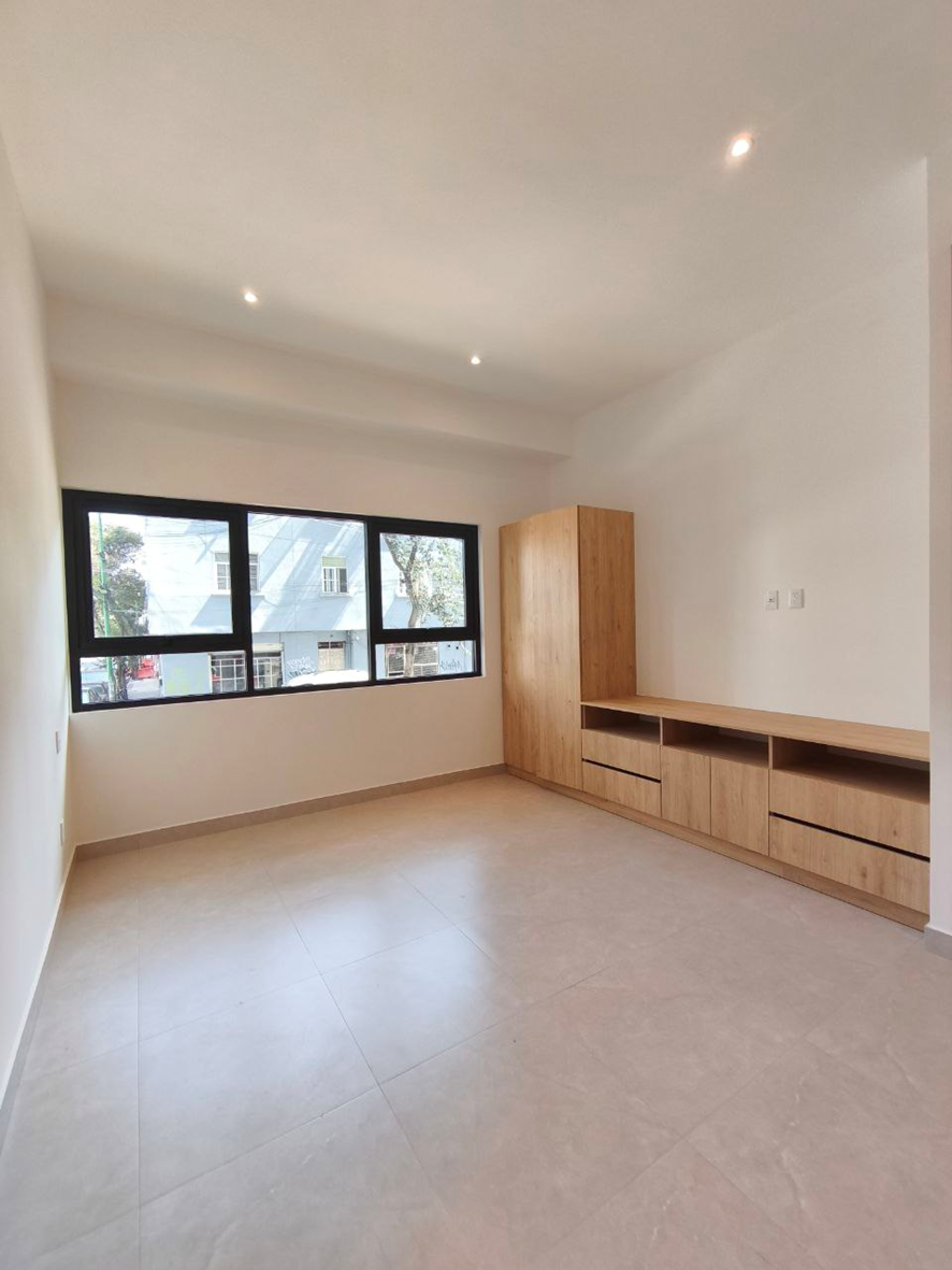 Espacio interior con carpintería
